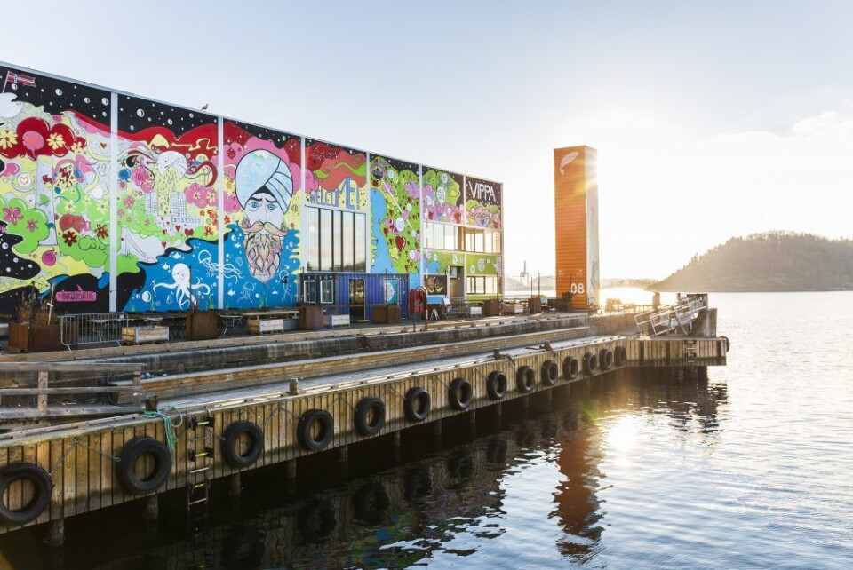 Vippa, mathallen på Vippetangen, med et av havnepromenadens 'fyrtårn' ytterst. Foto: VisitOSLO/Didrick Stenersen