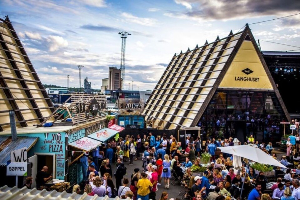 SALT er et kunstprosjekt som også tilbyr fjordsauna, mat, bar og kultur i Bjørvika, og har blitt et populørt innslag langs denne delen av havnepromenaden. Foto: Endre Lohne