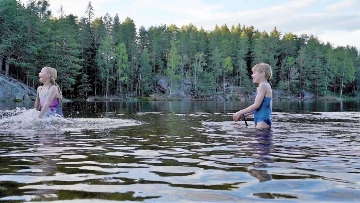 Bading i Nøklevann ved Rustadsaga. Foto: Bymiljøetaten Bading i Nøklevann ved Rustadsaga. Foto: Bymiljøetaten