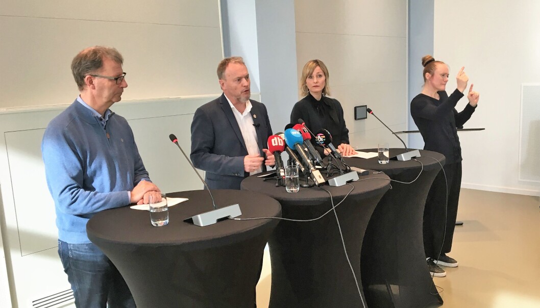 Barn får fri i to uker. Samlinger med mer enn 50 personer blir forbud. Alle kommunens ansatte skal jobbe hjemme. Barn får fri i to uker. Samlinger med mer enn 50 personer blir forbud. Alle kommunens ansatte skal jobbe hjemme.