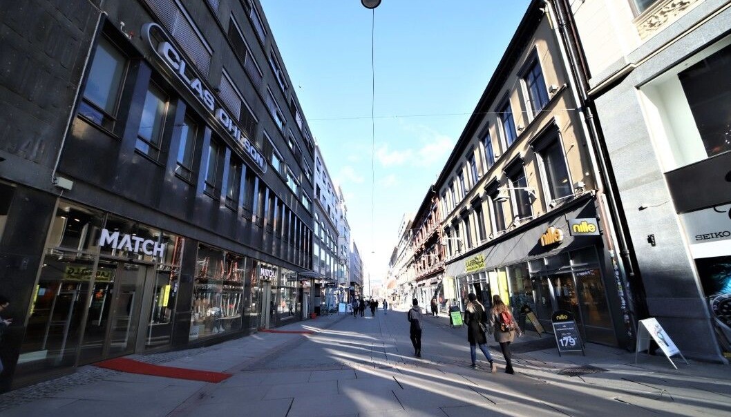 Slik så det ut i Torggata sist fredag. Butikkene var fortsatt åpne, men det var svært få som handlet i den ellers så travle handlegaten i Oslo sentrum. Slik så det ut i Torggata sist fredag. Butikkene var fortsatt åpne, men det var svært få som handlet i den ellers så travle handlegaten i Oslo sentrum.
