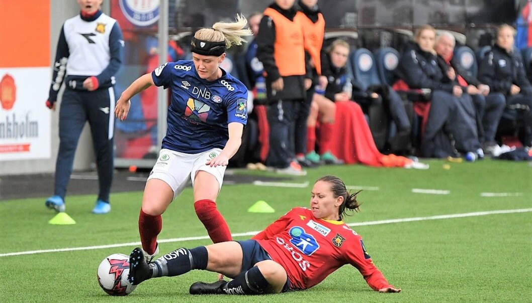 Rikke Madsen og resten av førstelagsjentene til Vålerenga er permittert som følge av koronautbruddet. Rikke Madsen og resten av førstelagsjentene til Vålerenga er permittert som følge av koronautbruddet.