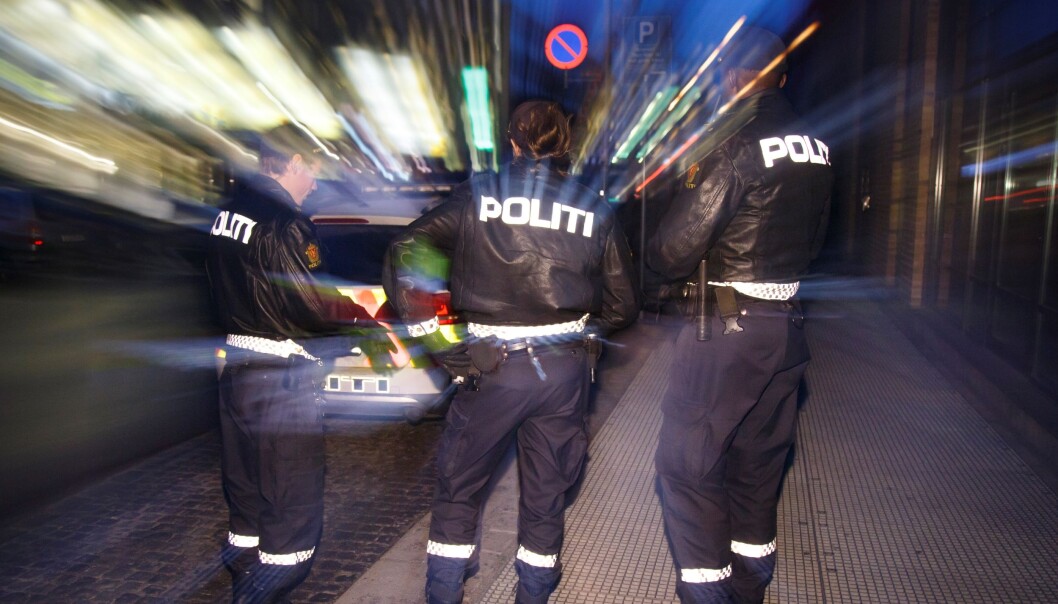 —Vi har snakket med mange vitner, både de fornærmede og de mistenkte. En av hovedhypotesene er at det er en sammenheng med en tidligere konflikt,sier operasjonsleder Rune Hekkelstrand ved Oslo politidistrikt. —Vi har snakket med mange vitner, både de fornærmede og de mistenkte. En av hovedhypotesene er at det er en sammenheng med en tidligere konflikt,sier operasjonsleder Rune Hekkelstrand ved Oslo politidistrikt.