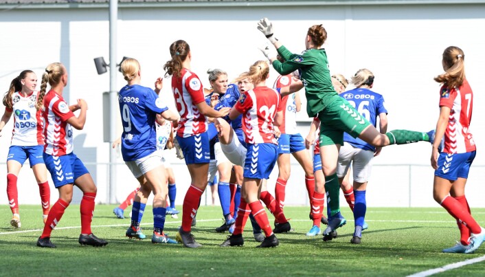 Mandag skulle Vålerenga og Lyn møttes til serieåpning i kvinnenes eliteserie Slik blir det ikke. Mandag skulle Vålerenga og Lyn møttes til serieåpning i kvinnenes eliteserie Slik blir det ikke.