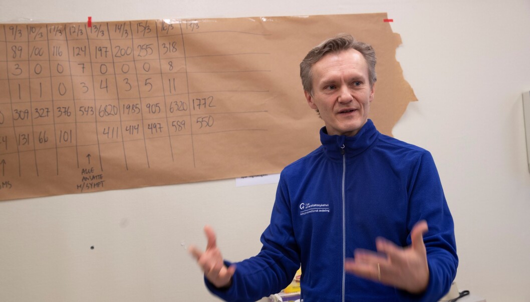 Infeksjonsoverlege Frank O. Pettersen forteller om test prosedyrene for korona på Ullevål sykehus. Infeksjonsoverlege Frank O. Pettersen forteller om test prosedyrene for korona på Ullevål sykehus.