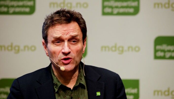 Miljø- og samferdselsbyråd Arild Hermstad (MDG) sa i bystyret at kontraktsforslaget fra Ruter omhandler forhold mellom to ulike selskaper, og mente ytringsfrihet ikke er truet. Miljø- og samferdselsbyråd Arild Hermstad (MDG) sa i bystyret at kontraktsforslaget fra Ruter omhandler forhold mellom to ulike selskaper, og mente ytringsfrihet ikke er truet.