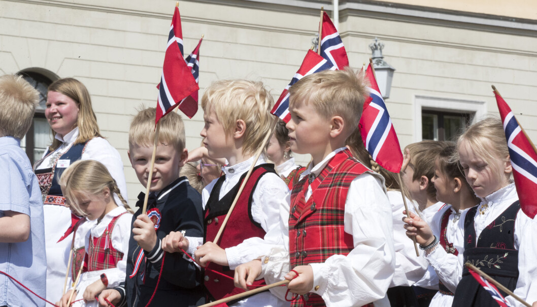 Barnetoget går oppover Karl Johans gate i Oslo sentrum 17. mai. Barnetoget går oppover Karl Johans gate i Oslo sentrum 17. mai.