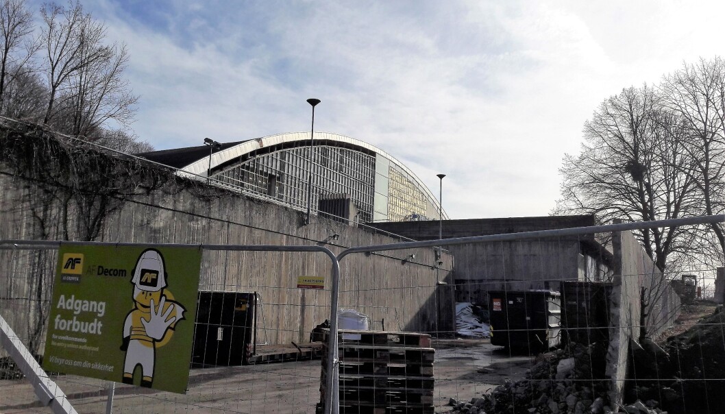 Arbeidet med rivingen av det gamle Tøyenbadet er foreløpig ikke berørt av koronakrisen. Arbeidet med rivingen av det gamle Tøyenbadet er foreløpig ikke berørt av koronakrisen.