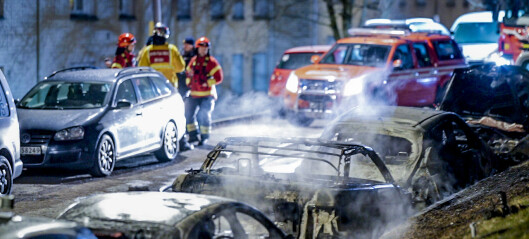 Ingen mistenkt etter at fem biler brant på Linderud