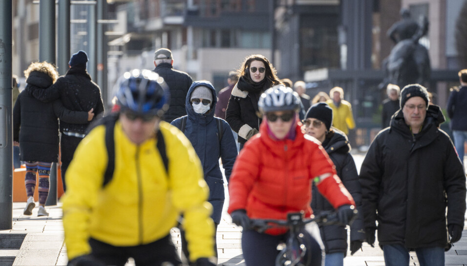 Også på Aker Brygge var det tett med mennesker lørdag.
