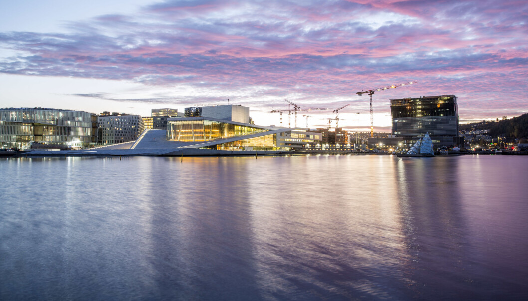 Bare i løpet av den forrige uken i Oslo ble 210 nye registrert smittet. Det er fler per uke enn det som var tilfellet i april tidligere i år. Nå er nesten alle bydelene i Oslo regnet som røde i følge helsemyndighetene. Bare i løpet av den forrige uken i Oslo ble 210 nye registrert smittet. Det er fler per uke enn det som var tilfellet i april tidligere i år. Nå er nesten alle bydelene i Oslo regnet som røde i følge helsemyndighetene.