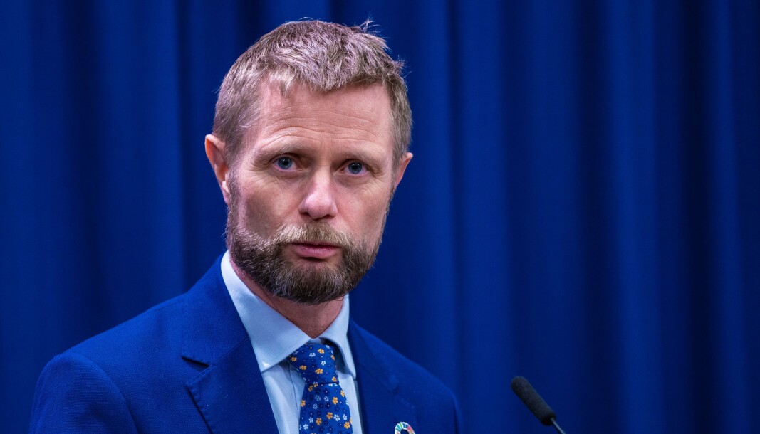 Helse- og omsorgsminister Bent Høie mener kommunene må sørge for god nok testkapasitet selv. Helse- og omsorgsminister Bent Høie mener kommunene må sørge for god nok testkapasitet selv.