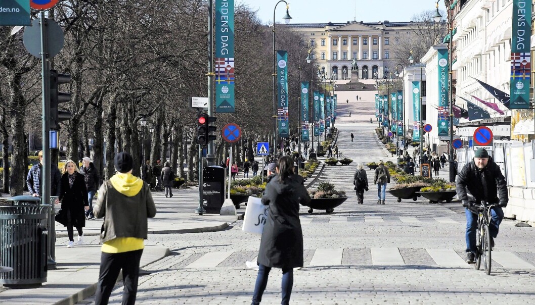Fem personer har hittil fått forelegg fra politiet for brudd på smittevernreglene i et koronastille Oslo. Fem personer har hittil fått forelegg fra politiet for brudd på smittevernreglene i et koronastille Oslo.