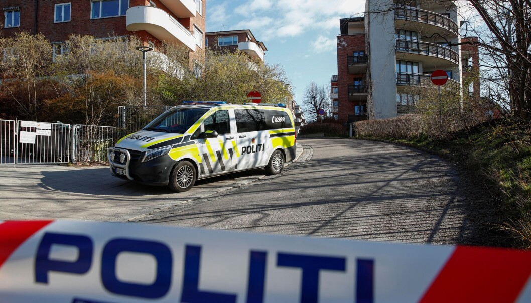 Politisperringer ved Observatorie terrasse etter skyting mellom to biler. Politisperringer ved Observatorie terrasse etter skyting mellom to biler.