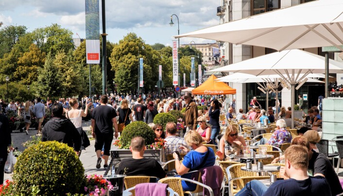 Fra påsketider og utover er det gjerne et yrende uteliv på Oslos paradegate Karl Johan. Per i dag vet ingen når dette igjen vil kunne oppleves. Fra påsketider og utover er det gjerne et yrende uteliv på Oslos paradegate Karl Johan. Per i dag vet ingen når dette igjen vil kunne oppleves.
