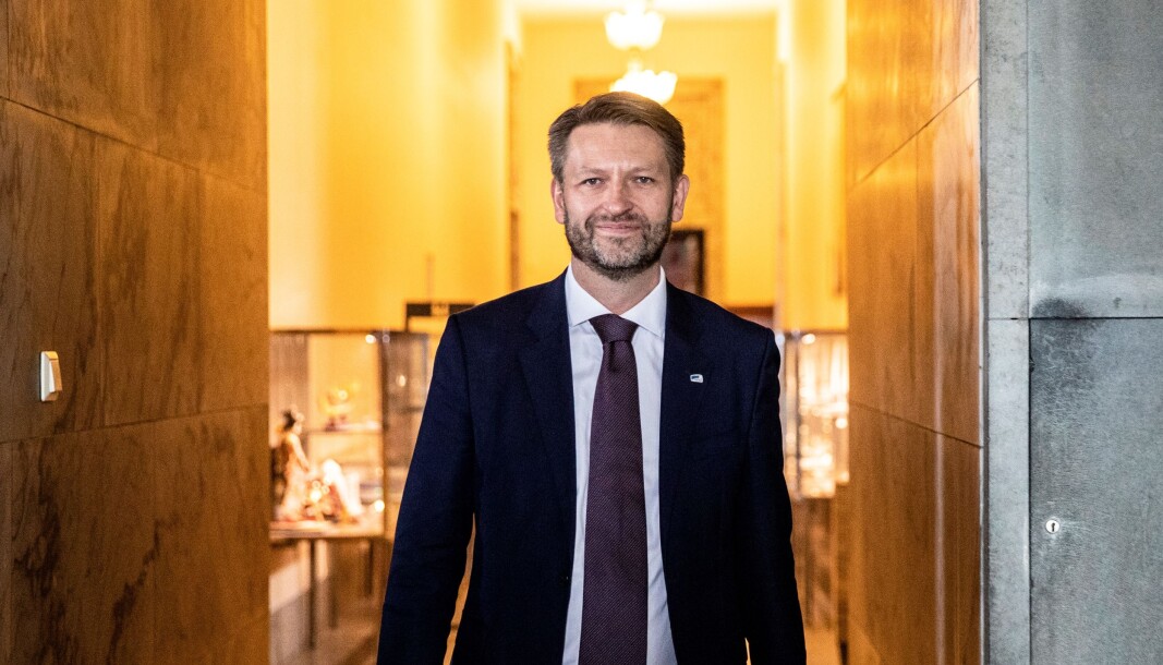 — De av oss som fortsatt er i full jobb, men har hjemmekontor, kan bidra til at Ruter overlever ved å fornye månedskortet, mener Eirik Lae Solberg (H). — De av oss som fortsatt er i full jobb, men har hjemmekontor, kan bidra til at Ruter overlever ved å fornye månedskortet, mener Eirik Lae Solberg (H).