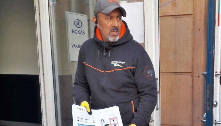 Driftsleder Abdel Zaim kjenner alle, og var kjapp til å finne de som kunne gi tillatelse til at det ble hengt opp en plakat i butikken Driftsleder Abdel Zaim kjenner alle, og var kjapp til å finne de som kunne gi tillatelse til at det ble hengt opp en plakat i butikken