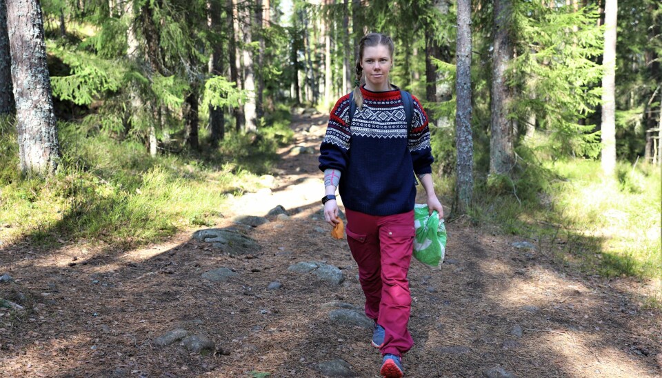Silje Østby Thune går ikke på tur i Oslomarka uten å ha med en plastpose. -Vi må alle ta ansvar, sier hun.