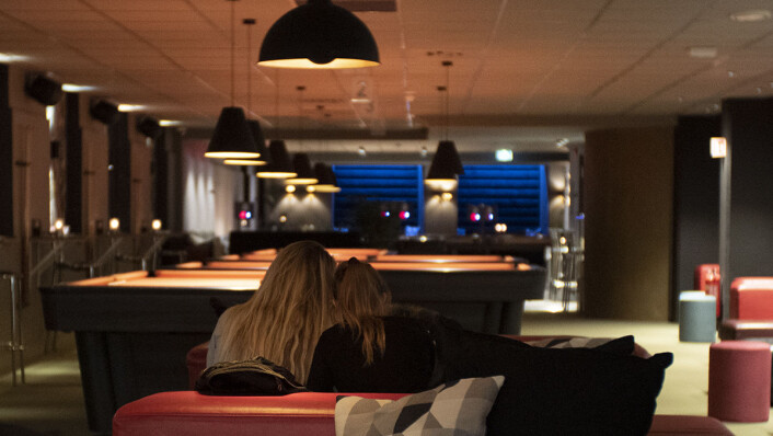 Det er mange soner og kroker på Oslo Bar & Bowling hvor man kan hygge seg og spille spill. Foto: Thor Christofer Brøgger Langfeldt Det er mange soner og kroker på Oslo Bar & Bowling hvor man kan hygge seg og spille spill. Foto: Thor Christofer Brøgger Langfeldt