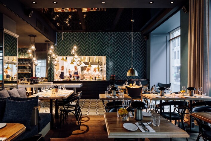I Atlas Brasserie & Café kan oslofolk sitte på dagtid og jobbe. I pausen kan de nyte en vaffel med med laks og avocado. Foto: Francisco Nogueira I Atlas Brasserie & Café kan oslofolk sitte på dagtid og jobbe. I pausen kan de nyte en vaffel med med laks og avocado. Foto: Francisco Nogueira