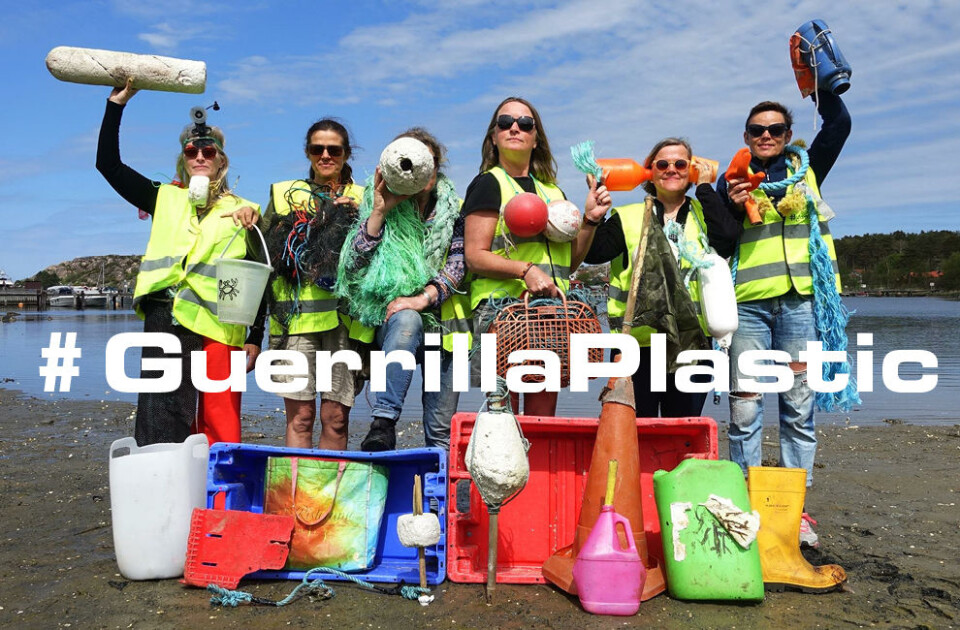 Guerrilla Plastic Movement lager kunst av havplast. Foto: Guerrilla Plastic Movement