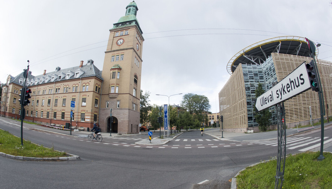 Oslo universitetssykehus har hatt en kraftig nedgang i antallet henvendelser. Nå bekymrer helsepersonell seg for at folk venter for lenge med å melde fra. Oslo universitetssykehus har hatt en kraftig nedgang i antallet henvendelser. Nå bekymrer helsepersonell seg for at folk venter for lenge med å melde fra.