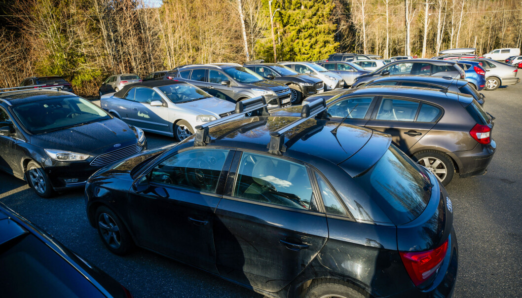 Stappfulle parkeringsplasser, som her i Maridalen, skapte problemer for utrykningskjøretøyer, melder Oslo brann- og redningsetat. Stappfulle parkeringsplasser, som her i Maridalen, skapte problemer for utrykningskjøretøyer, melder Oslo brann- og redningsetat.