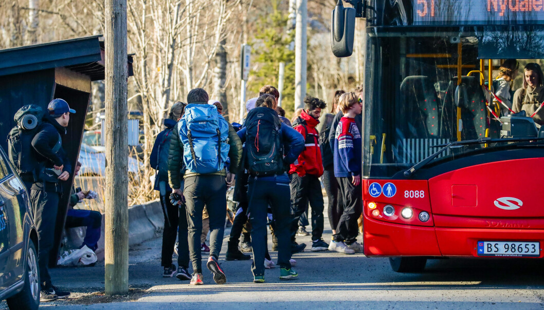 Mange folk hadde tatt turen ut i Maridalen Skjærtorsdag. Ruter hadde satt opp ekstrabusser for å ta unna. Mange folk hadde tatt turen ut i Maridalen Skjærtorsdag. Ruter hadde satt opp ekstrabusser for å ta unna.