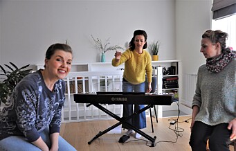 Musikkteateret ved Akerselva sykehjem ble avlyst. Da spilte gruppa Underholdningsvogna i stedet inn en video Musikkteateret ved Akerselva sykehjem ble avlyst. Da spilte gruppa Underholdningsvogna i stedet inn en video