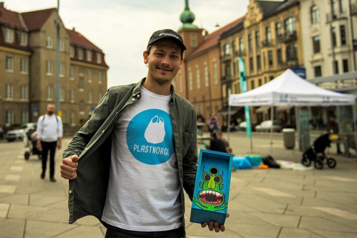 Christopher S. Hauga har laget sin egen organisasjon, PlastNorge, for å bekjempe plastproblemet. Foto: Morten Lauveng Jørgensen Christopher S. Hauga har laget sin egen organisasjon, PlastNorge, for å bekjempe plastproblemet. Foto: Morten Lauveng Jørgensen