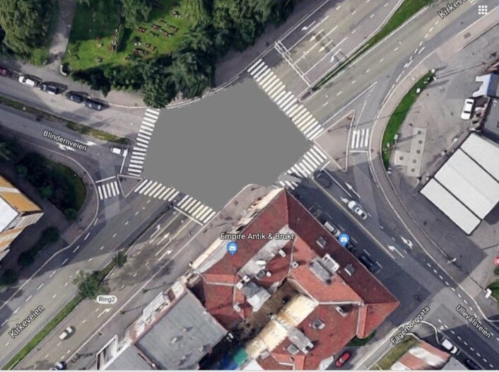 Krysset Kirkeveien, Ullevålsveien, Blindernveien er svært komplisert og uoversiktlig. Her kommer biler, sykler og skolebarn til fots. Foto: Google maps Krysset Kirkeveien, Ullevålsveien, Blindernveien er svært komplisert og uoversiktlig. Her kommer biler, sykler og skolebarn til fots. Foto: Google maps
