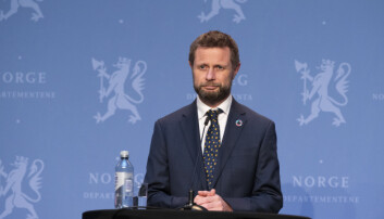 Helse og omsorgsminister Bent Høie (H) sier at det fortsatt ikke er aktuelt å innføre differensierte smitteverntiltak i forskjellige deler av landet. Helse og omsorgsminister Bent Høie (H) sier at det fortsatt ikke er aktuelt å innføre differensierte smitteverntiltak i forskjellige deler av landet.