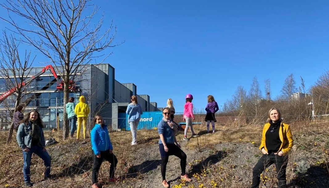 Nydalen-foreldre og barna deres på søppelrekognosering. Foran fra venstre: Espen Nørvåg Slapgård, Marthe Eikum Tang, Frid Fjose Berg og Gosha Szewczyk Nydalen-foreldre og barna deres på søppelrekognosering. Foran fra venstre: Espen Nørvåg Slapgård, Marthe Eikum Tang, Frid Fjose Berg og Gosha Szewczyk