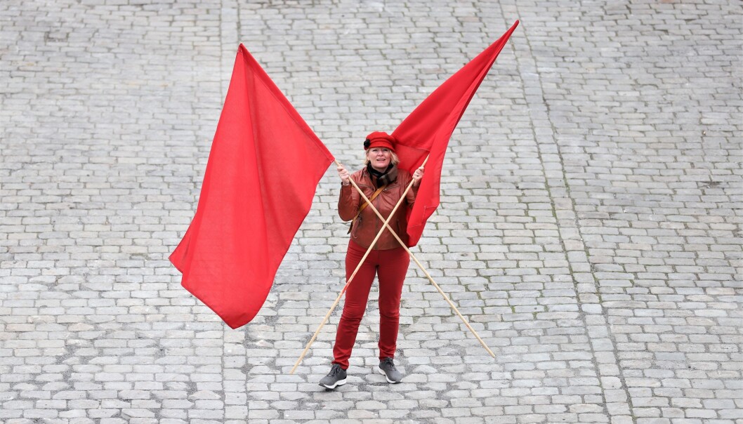 LOs leder i Oslo, Ingunn Gjerstad, på et folketomt Youngstorg. I år blir 1. mai digital. LOs leder i Oslo, Ingunn Gjerstad, på et folketomt Youngstorg. I år blir 1. mai digital.