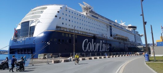 – Dette stinker! Nå har Color Magic ligget til kai i Oslo i halvannen måned med maskinene kontinuerlig i gang – Dette stinker! Nå har Color Magic ligget til kai i Oslo i halvannen måned med maskinene kontinuerlig i gang