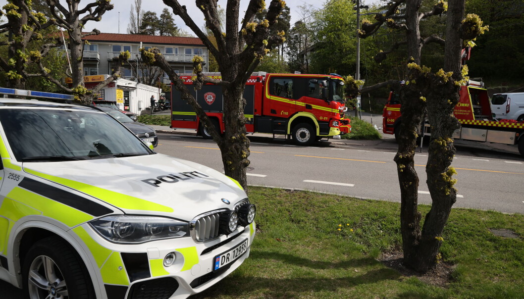 En mann omkom etter ha kommet i klem da en feiebil veltet ved Lilleaker i Oslo. En mann omkom etter ha kommet i klem da en feiebil veltet ved Lilleaker i Oslo.