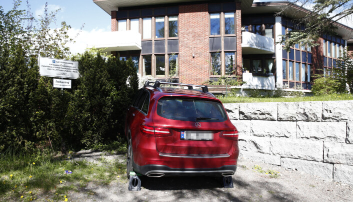 Et uheldig møte mellom Mercedes og mur. Et uheldig møte mellom Mercedes og mur.