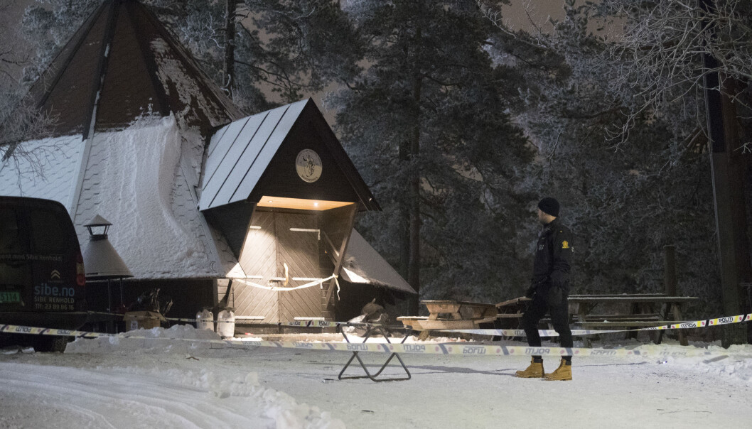 Politiet utenfor lavvoen på «Lille Gratishaugen» i Holmenkollen der en person ble knivdrept under fest i desember 2018. Politiet utenfor lavvoen på «Lille Gratishaugen» i Holmenkollen der en person ble knivdrept under fest i desember 2018.