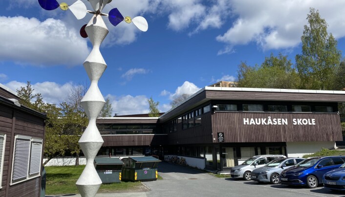 Haukåsen skole ligger på Haugerud i Groruddalen. Skolen er en spesialskole for elever med nevrologisk betingede vansker og elever med multifunksjonshemming. Haukåsen skole ligger på Haugerud i Groruddalen. Skolen er en spesialskole for elever med nevrologisk betingede vansker og elever med multifunksjonshemming.