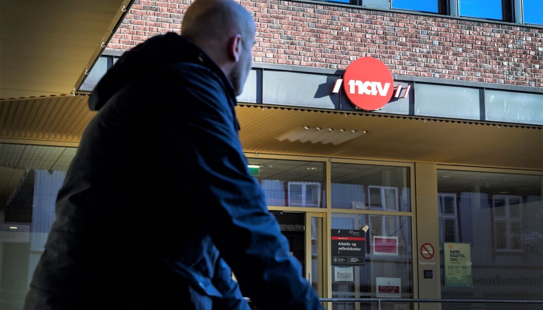 —Jeg anbefaler de som fortsatt ikke har fått utbetalt dagpenger om å søke om forskudd på dagpenger, sier NAV-direktør Sonja Skinnarland. —Jeg anbefaler de som fortsatt ikke har fått utbetalt dagpenger om å søke om forskudd på dagpenger, sier NAV-direktør Sonja Skinnarland.