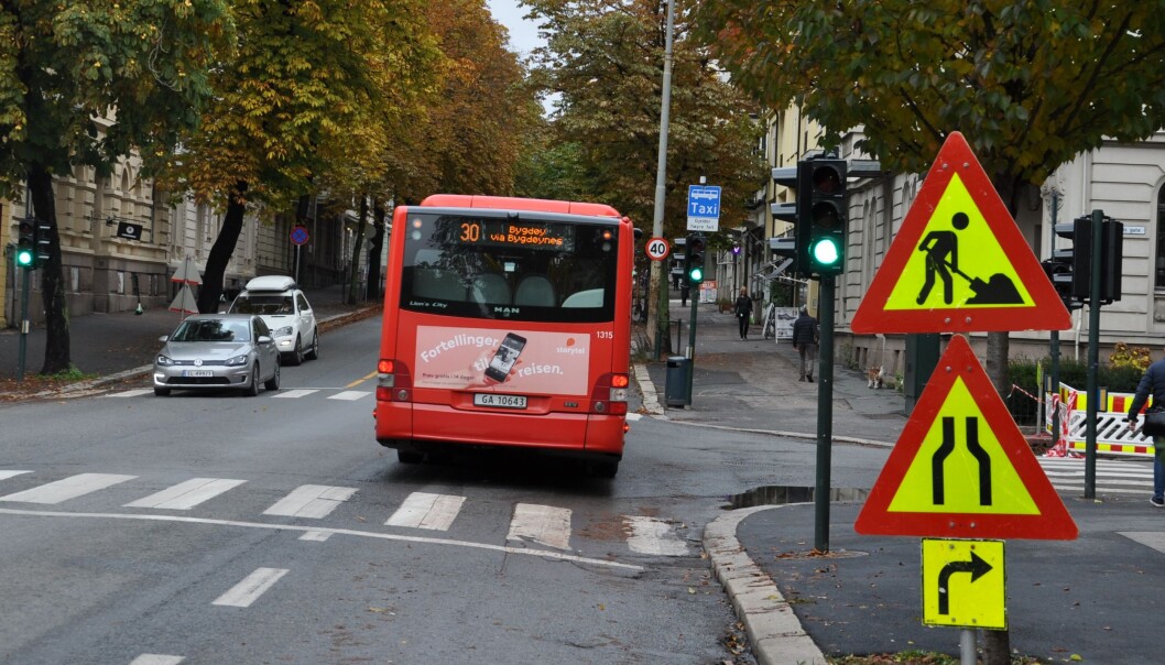 Bygdøy allé i fjor høst da arbeidet med å fjerne bussfeltet til fordel for sykkelfelt så vidt var i gang. Nå er kollektivfeltet borte. Bygdøy allé i fjor høst da arbeidet med å fjerne bussfeltet til fordel for sykkelfelt så vidt var i gang. Nå er kollektivfeltet borte.