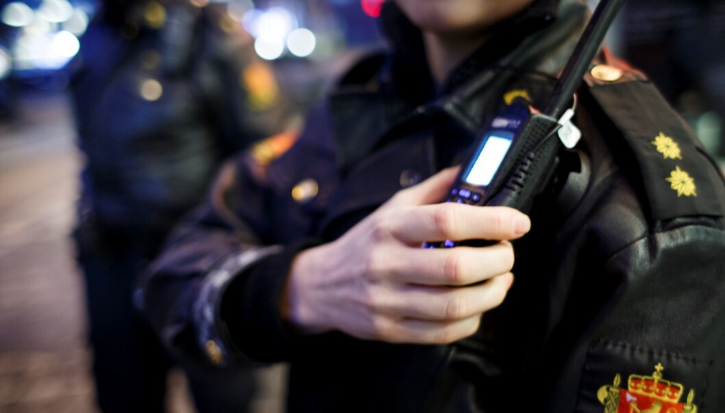 Den skadde er fraktet til sykehus og en mann er pågrepet av politiet.. Den skadde er fraktet til sykehus og en mann er pågrepet av politiet..