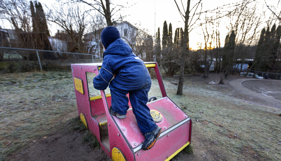 Forskere anbefaler 30 kvadratmeter uteareal per elev i grunnskolen. I Oslo er gjennomsnittet 13,3 i de ni seneste byggeprosjektene for barne- og ungdomsskoler. Forskere anbefaler 30 kvadratmeter uteareal per elev i grunnskolen. I Oslo er gjennomsnittet 13,3 i de ni seneste byggeprosjektene for barne- og ungdomsskoler.