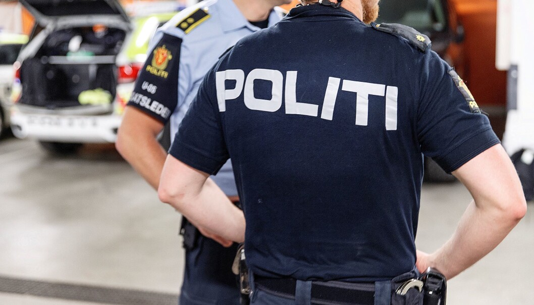 Til stede i krangelen var en mann med pistol og en med kniv. Til stede i krangelen var en mann med pistol og en med kniv.