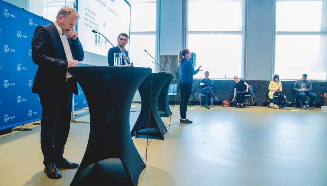 Byrådsleder Raymond Johansen (Ap) og finansbyråd Einar Wilhelmsen (MDG) la frem en rekke kuttforslag i revidert Oslo-budsjett. Byrådsleder Raymond Johansen (Ap) og finansbyråd Einar Wilhelmsen (MDG) la frem en rekke kuttforslag i revidert Oslo-budsjett.