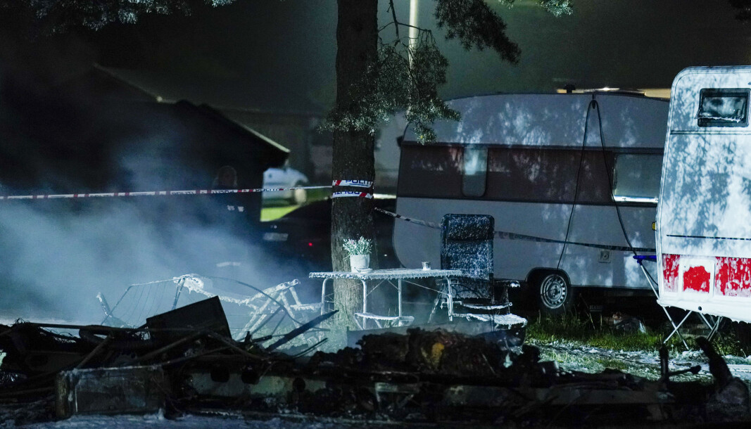Politiet og brannvesenet jobber på stedet der en person er funnet død etter brann i en campingvogn på Bogstad camping i Oslo natt til lørdag. Politiet og brannvesenet jobber på stedet der en person er funnet død etter brann i en campingvogn på Bogstad camping i Oslo natt til lørdag.