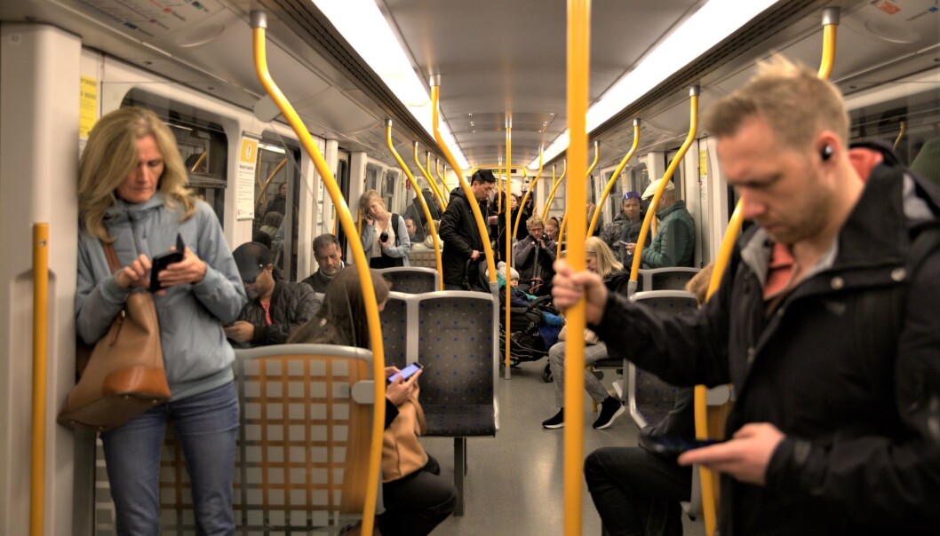 SV vil gi T-banen flere spor, slik at det blir flere avganger pluss t-bane på Grünerløkka og Bislett. Busser, syklister og fotgjengere trenger mer gateplass på bekostning av bilen, skriver SV-toppene i debattinnlegget. SV vil gi T-banen flere spor, slik at det blir flere avganger pluss t-bane på Grünerløkka og Bislett. Busser, syklister og fotgjengere trenger mer gateplass på bekostning av bilen, skriver SV-toppene i debattinnlegget.