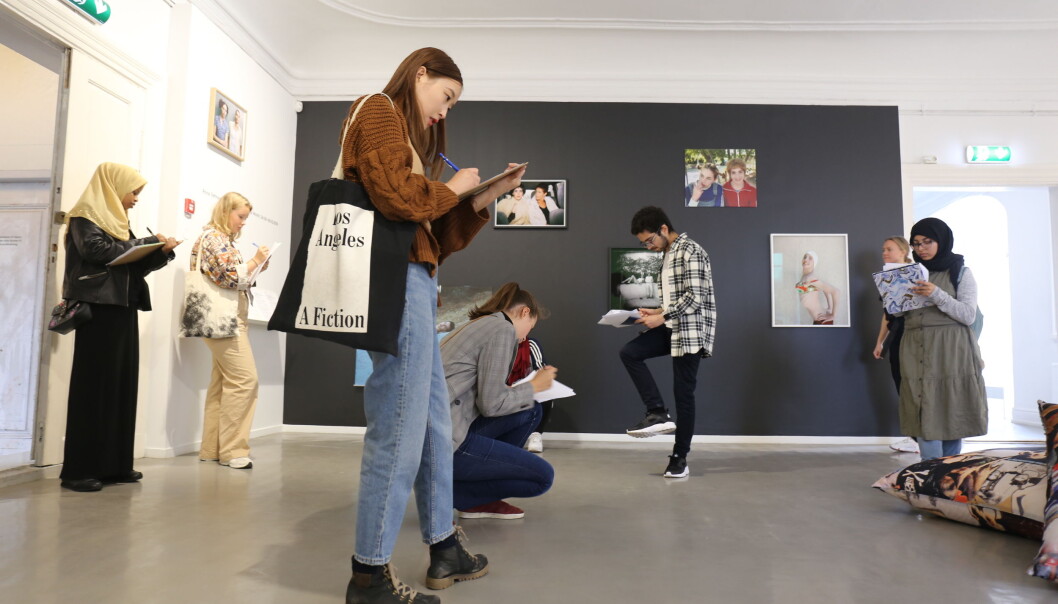 PTAB jobber med publikumsutvikling for ungdom i Oslo. Her på utstillingen til Rona Yefman på Oslo Kunstforening. PTAB jobber med publikumsutvikling for ungdom i Oslo. Her på utstillingen til Rona Yefman på Oslo Kunstforening.