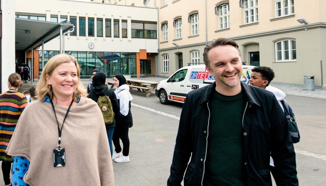 Rektor Øyvor Skofteland og foreldrerepresentant Stian Schjelderup gleder seg stort over at det nå kommer strakstiltak på plass for å bedre skolegårsdforholdene ved Sofienberg skole. Rektor Øyvor Skofteland og foreldrerepresentant Stian Schjelderup gleder seg stort over at det nå kommer strakstiltak på plass for å bedre skolegårsdforholdene ved Sofienberg skole.