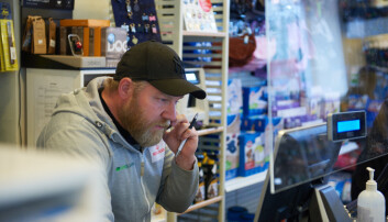 Fredrik Markhus tar imot bestilling per telefon. Fredrik Markhus tar imot bestilling per telefon.